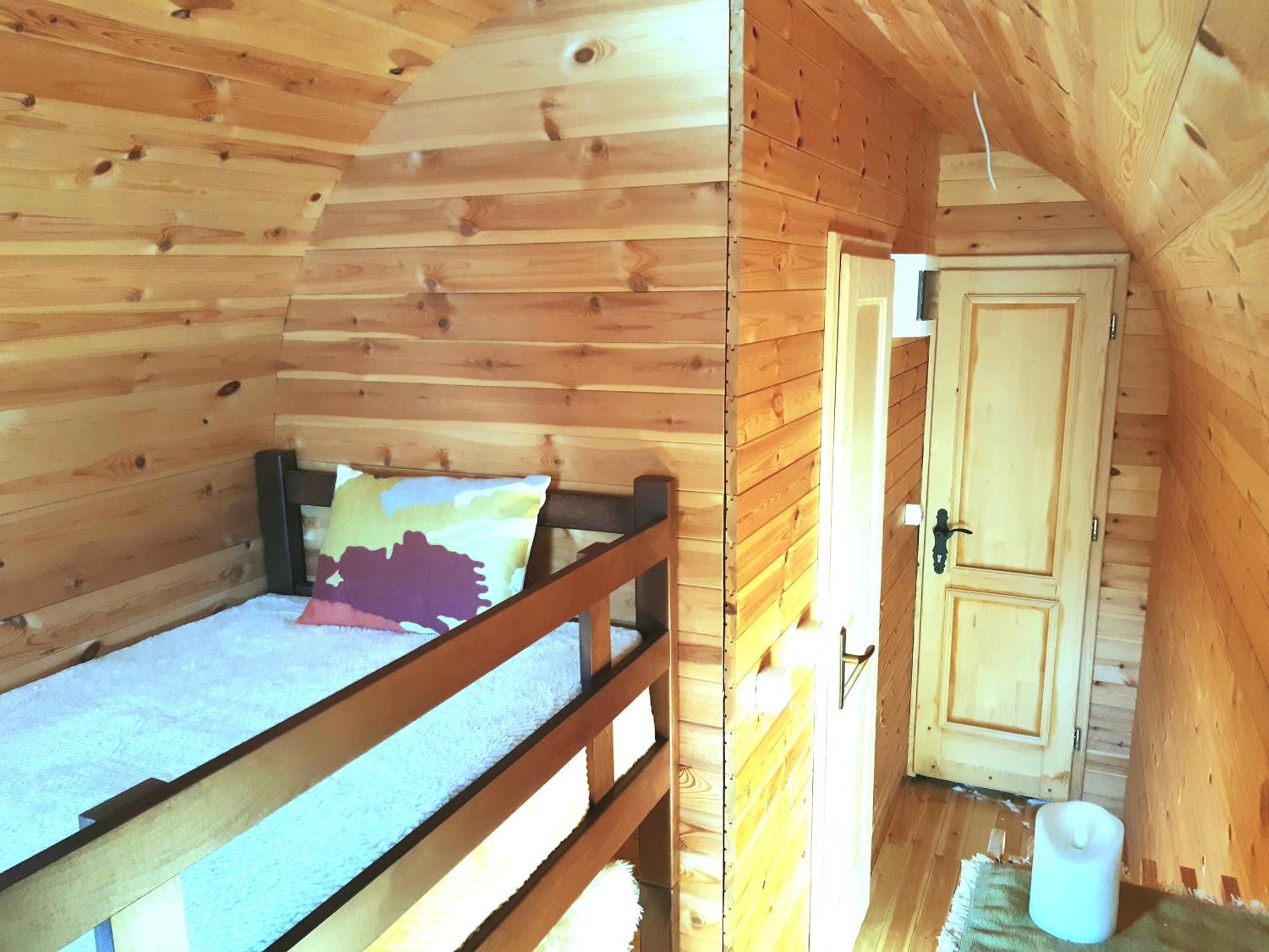 El Paso City, Zlatibor - Unique Wooden Cottages, Treehouse, Wild West Rooms, Accommodation 1-6 People Quarto foto