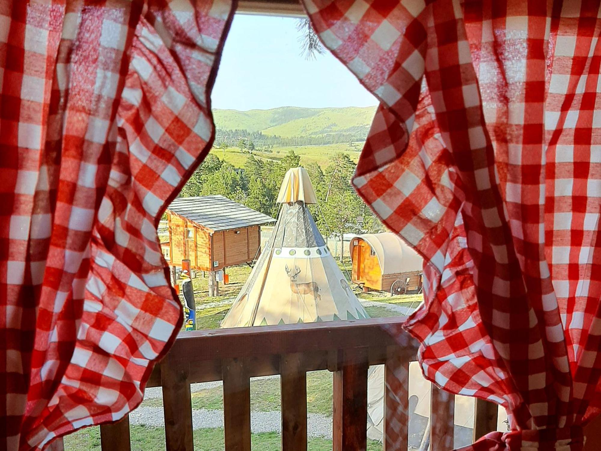 El Paso City, Zlatibor - Unique Wooden Cottages, Treehouse, Wild West Rooms, Accommodation 1-6 People Quarto foto