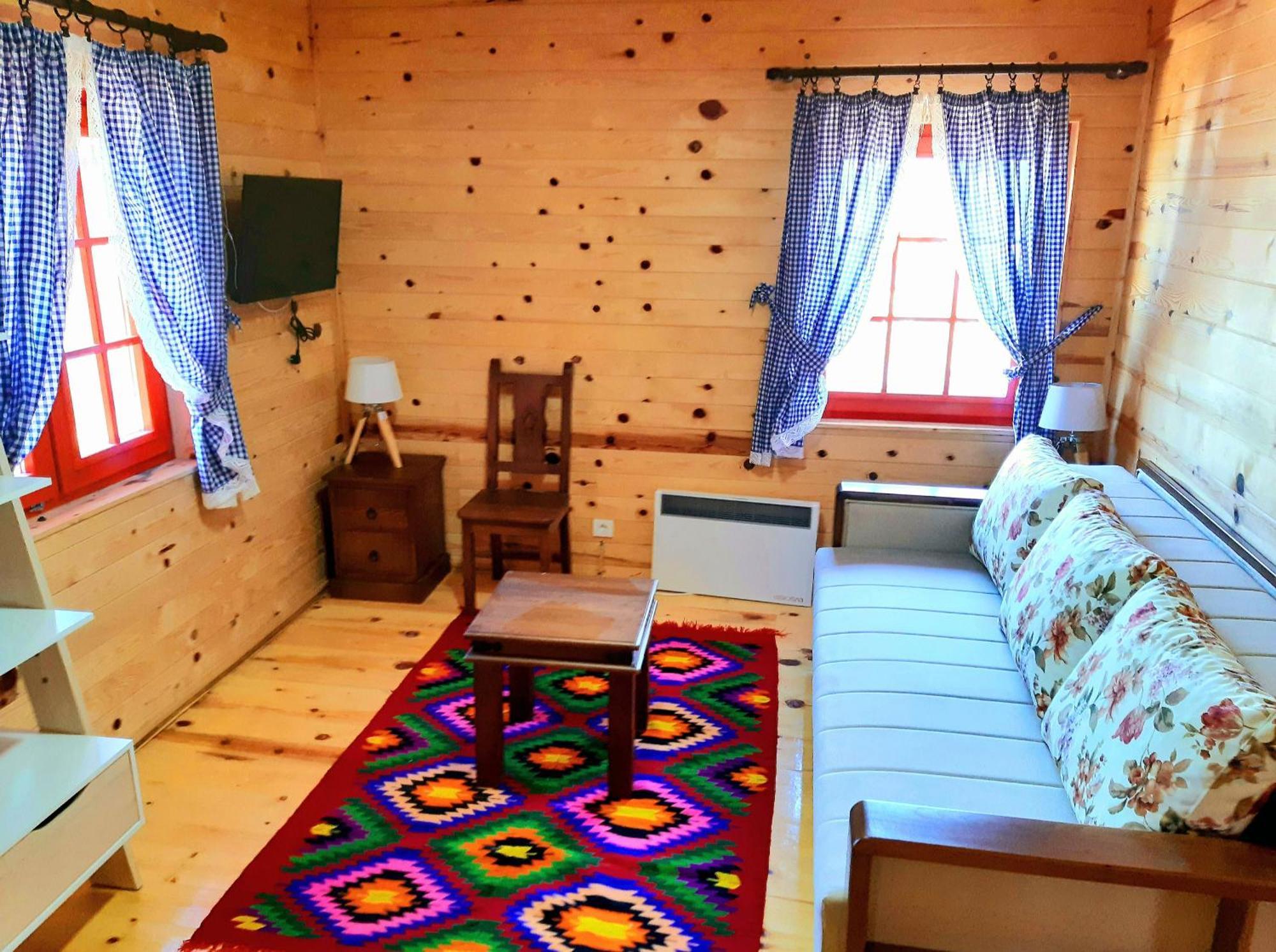 El Paso City, Zlatibor - Unique Wooden Cottages, Treehouse, Wild West Rooms, Accommodation 1-6 People Quarto foto