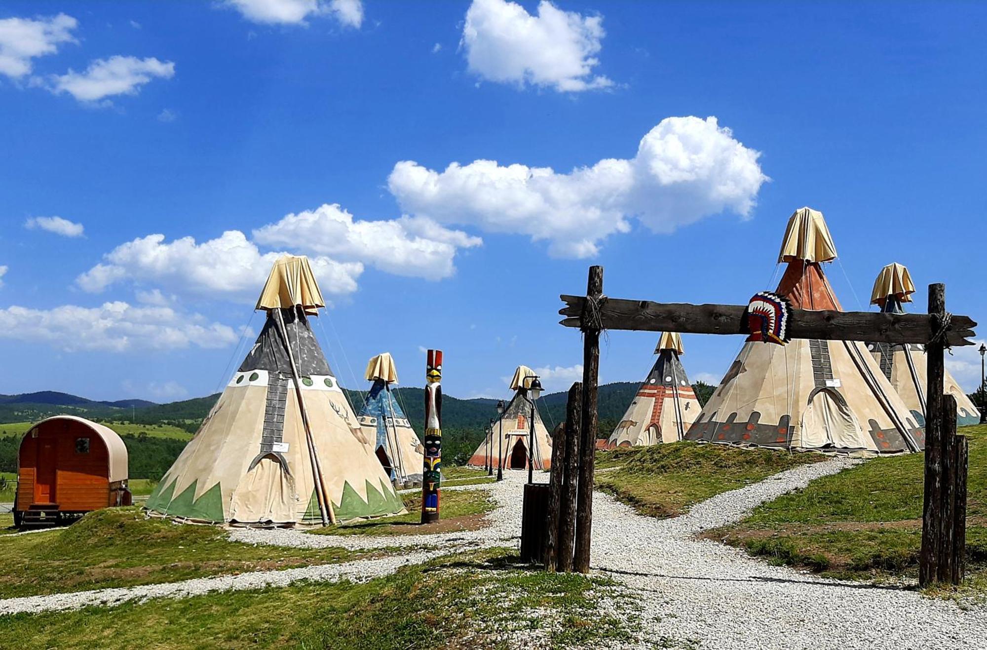 El Paso City, Zlatibor - Unique Wooden Cottages, Treehouse, Wild West Rooms, Accommodation 1-6 People Quarto foto